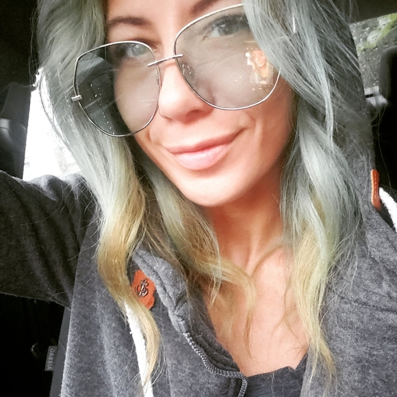 Meet your Posher! 🌟 🌹 - Picture 11 of 15